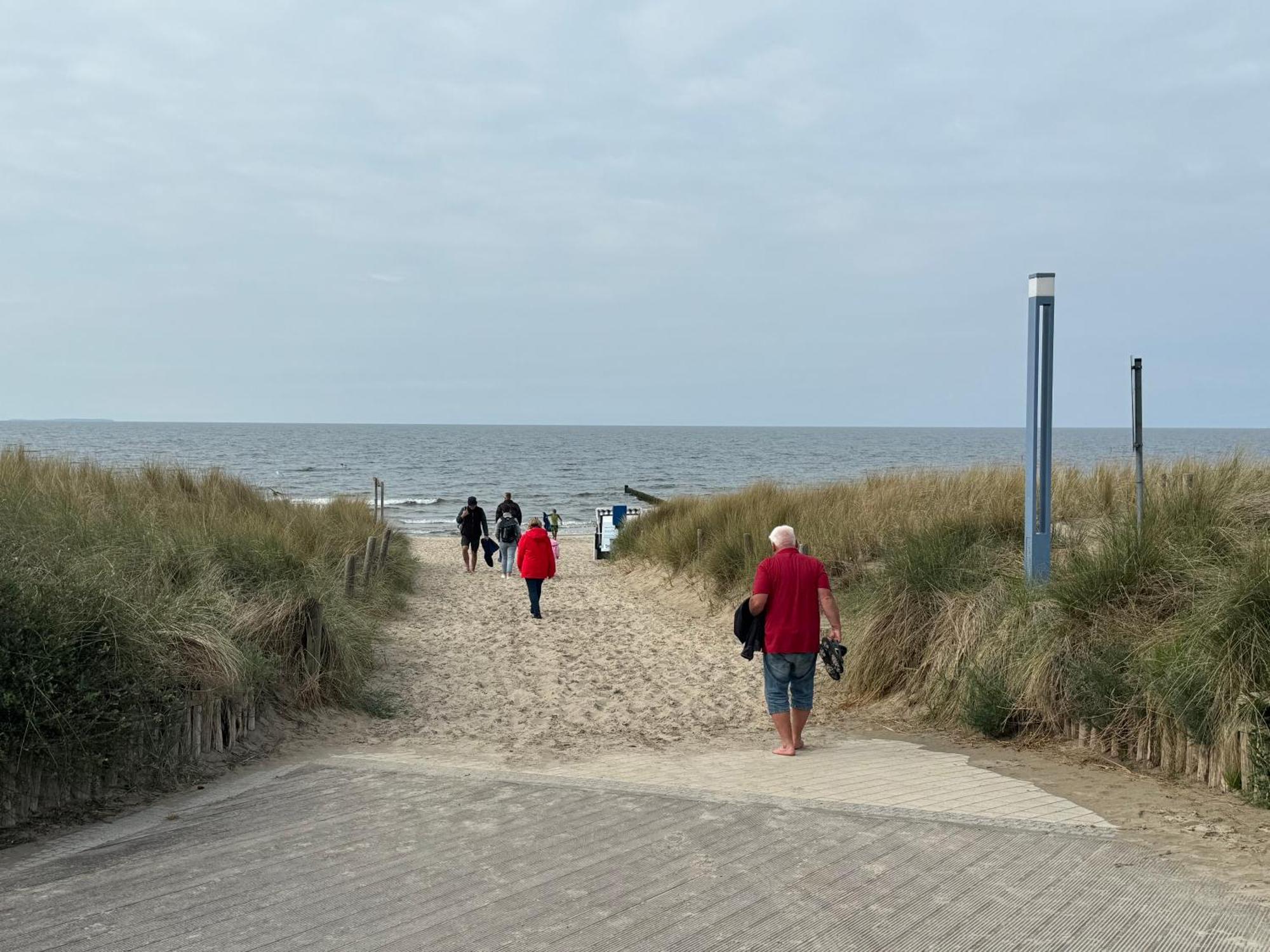 Ferienwohnung Moewe Mit Balkon, Nur 200M Bis Zum Strand Zempin Exterior photo